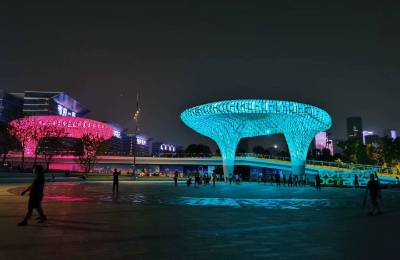 特斯拉在上海又一超级工厂投产，新能源产业再添新动力