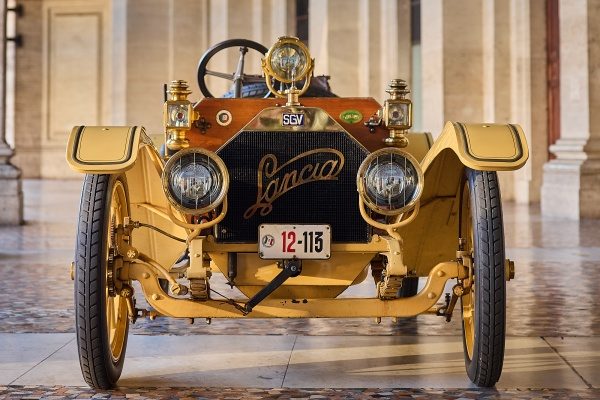 Lancia Beta 20HP Close Up A9b92a.jpg