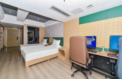 酒店管理者的四维成长模型：从能力到格局的进阶路径