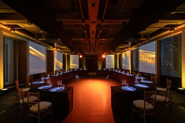 1766419437.jpg Immersive Dining Atmosphere_副本.jpg