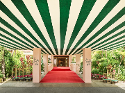 1764365793.png 标志性红毯入口_副本.png