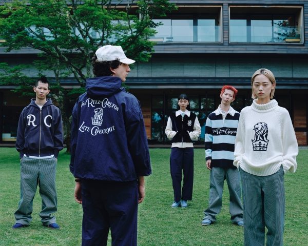 1763653979.jpg 2. 丽思卡尔顿拉链连帽衫、Logo短款大衣、地球图案刺绣夹克、橄榄球 Polo衫、Logo高领毛衣_副本.jpg