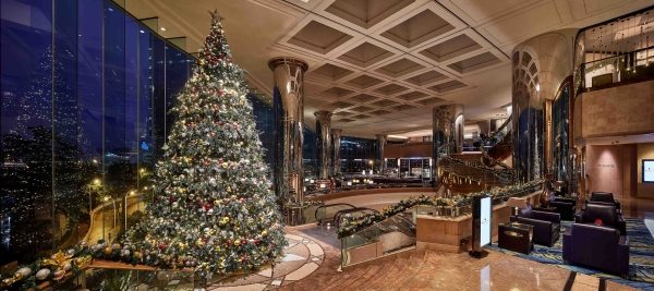 01 JW Marriott Hotel Hong Kong - Lobby with Christmas Tree_副本.jpg