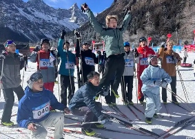 四川阿坝“冰雪日”火热启幕